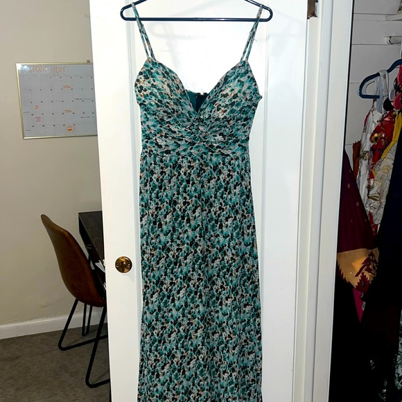 Maxi dress, green and blue crinkle material with zip back & adjustable straps - Picture 1 of 5